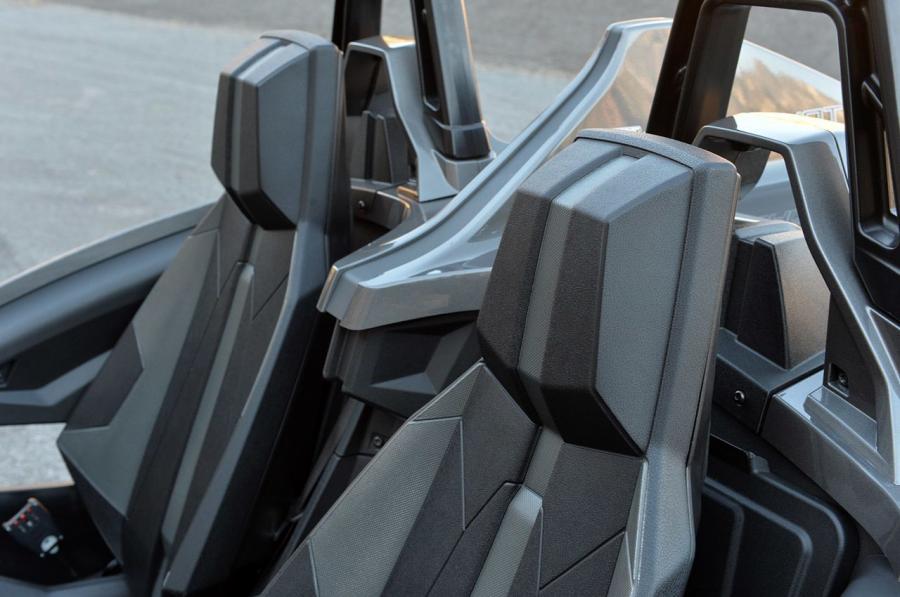 Интерьер Polaris Slingshot 2015 года  (NA) (фото 31 из 41)